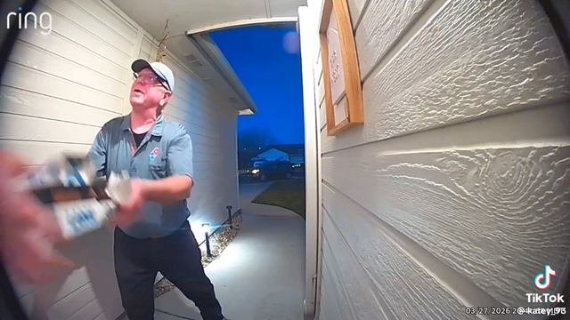 🍕 Доставщик пиццы купил клиенту колу за свой счет и получил $40 тысяч