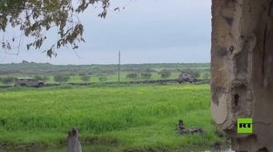 قوات إسرائيلية تسير على أحد الطرق في قرية عين ذكر بريف القنيطرة جنوب سوريا