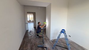 Подготавливаем стены к поклейке обоев. Делаем ремонт своими руками. Строим дом в деревне.