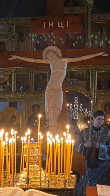 Колокольный звон после чтения 12 Евангелий в Великий четверг, Курск, звонарь Алексей Васильев