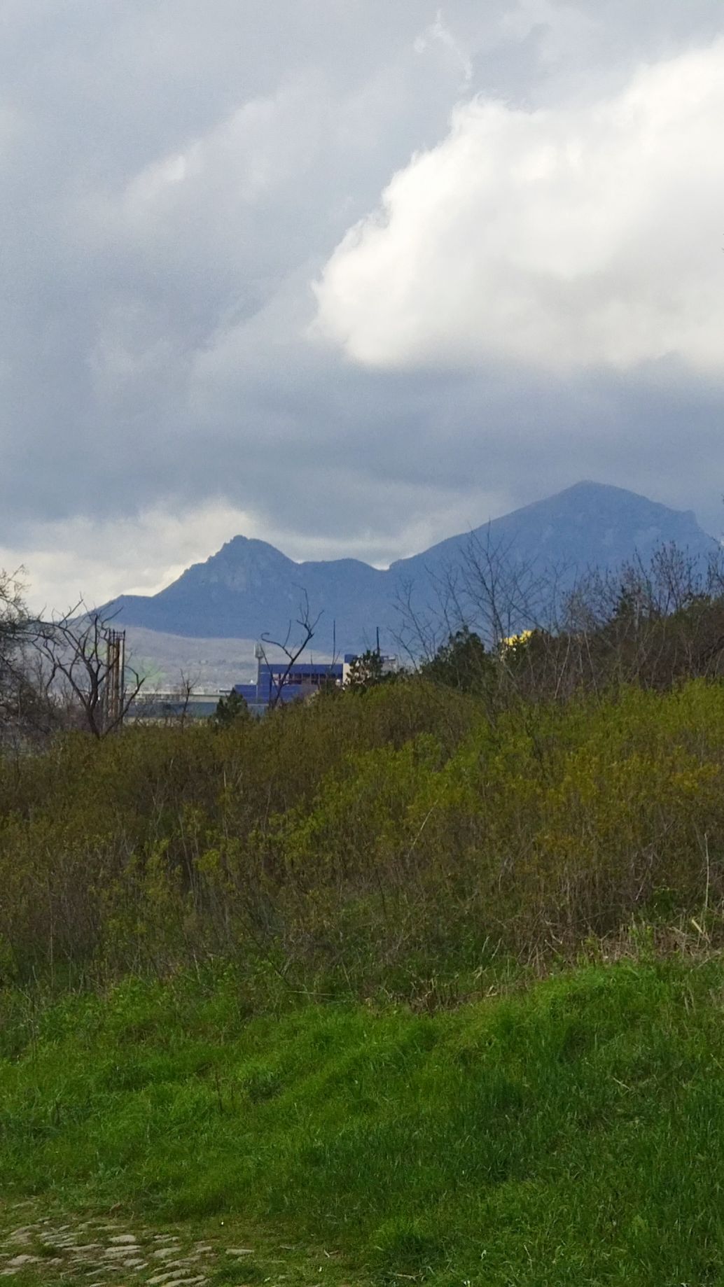 Кто то поёт у подножия Машука