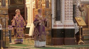 В Чистый Четверг патриарх Кирилл отслужил литургию в храме Христа Спасителя.