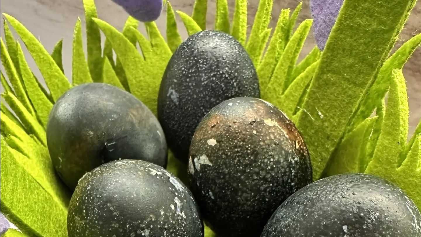 Красим яйца на Пасху