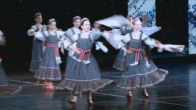 «Закрутасы с платочками»: младший состав ансамбля «Кружева» (русский танец, live)