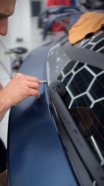 Оклейка сатиновой пленкой Audi Q8