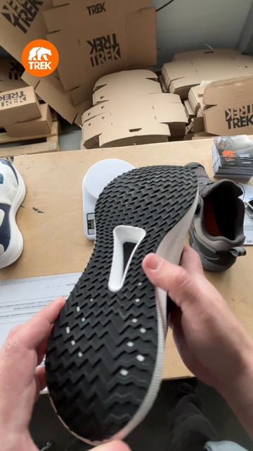 Беговые кроссовки ТРЕК