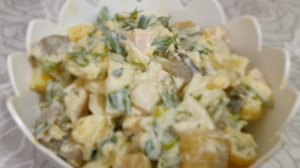 Картофельный салат с ветчиной и зеленью
