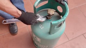 👉 Не выбрасывай пустой газовый баллон  — сделайте из него переносной гриль - мангал