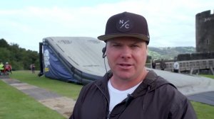 Тройной поезд из райдеров с двойным сальто назад — мировой рекорд в Уэльсе