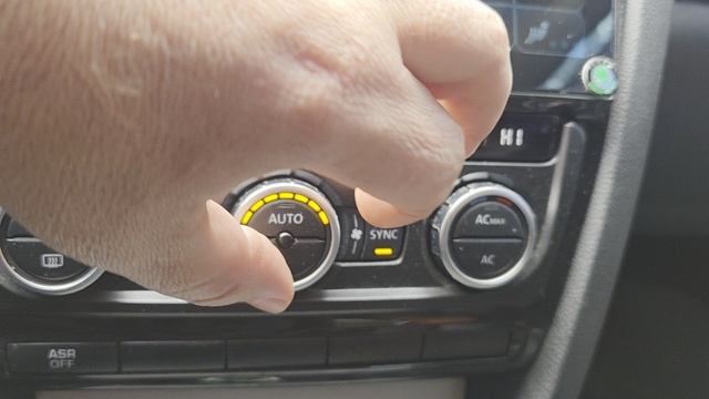 SKODA OCTAVIA A5 FL заменил моторчик отопителя печки от компании KORTEX