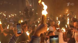 Первый канал покажет прямую трансляцию схождения Благодатного огня из Иерусалима.