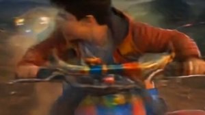 школьник уезжает на квадроцикле от блогера школьника