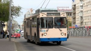 Троллейбус Екатеринбурга МТрЗ-6223-0000010 №139 маршрут 1 на остановке «Проспект Ленина»
