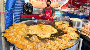 300 омлетов с морепродуктами от азиатского шеф-повара распроданы за 2 часа. Тайская уличная еда