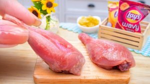 Вкусная идея: готовим вкусное куриное филе KFC x Lay's BBQ Crunch на миниатюрной кухне 🍗