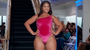 Модели на подиуме 175