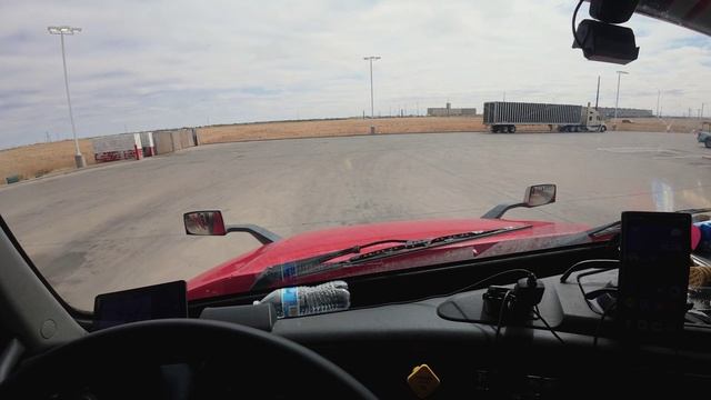 Дальнобой в США: $10 200 за рейс! Обман на заправках, ремонт трака и военные эшелоны