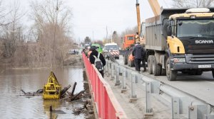 На Мало-Чаусовском мосту ведутся работы по расчистке. Курган 9.04.2026