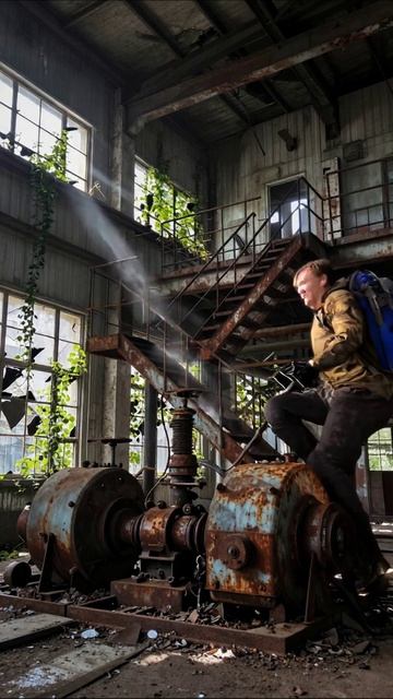 Заброшенный завод: природа восстанавливает старые машины #заброшенные #природа #индустриальный