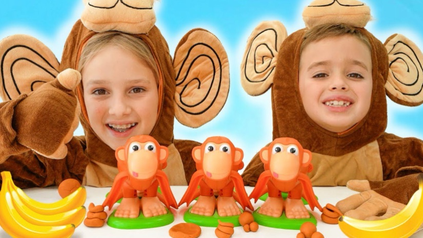 Влад и Ники играют с Monkey See Monkey Poo - Веселая история игрушек