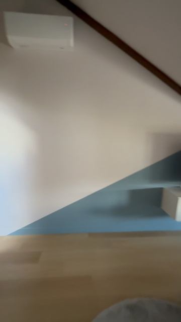 Межкомнатные двери в интерьере: неоклассика и Invisible в одном пространстве