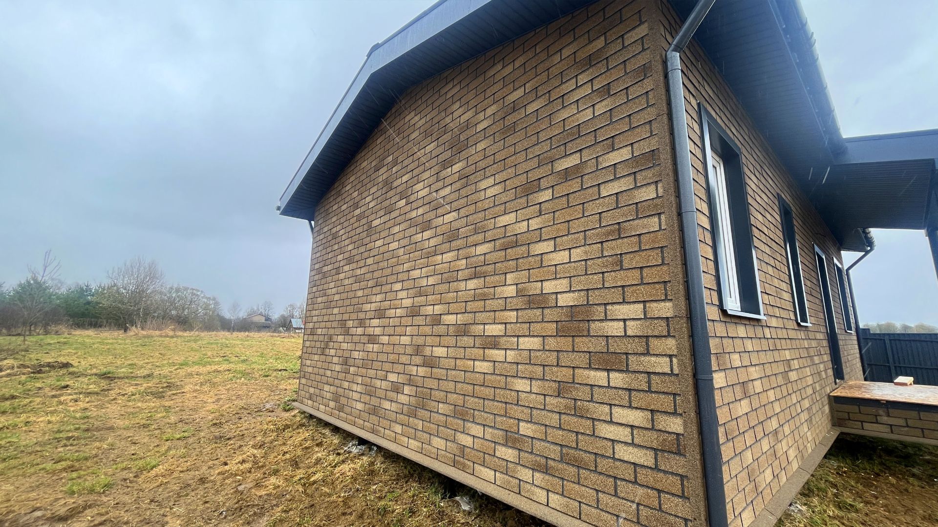 СУПЕР БЮДЖЕТНЫЙ дом. Облицовка фасада плиткой. Процесс от А до Я!