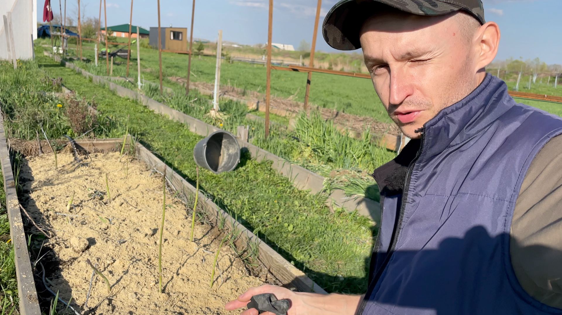 Успеваем заниматься хозяйством по выходным, первые работы на огороде, внедряем биопрепараты