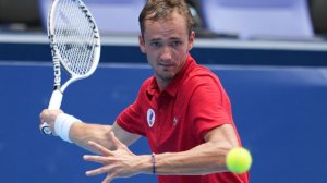 Не смог пережить провал: теннисист Даниил Медведев уничтожил свою ракетку