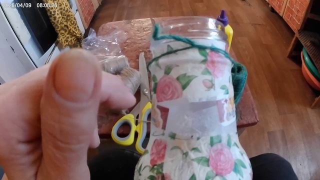 Купила попкорн.А бутылка то копилка.