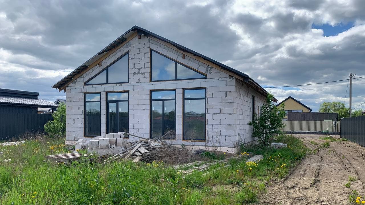 Дом в коттеджном поселке «Пoмeстьe Бaуэp» Гатчинский район Ленобласти