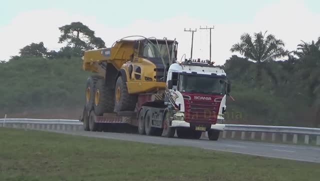 Мощнецкие траки для перевозки более мощнецкой техники.