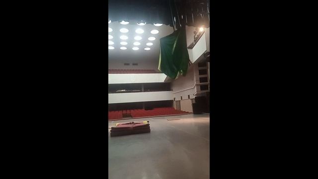 Занятия на полотнах: 1. Полёты во сне и на яву 2. Первый обрыв -самые приятные моменты в тренировках