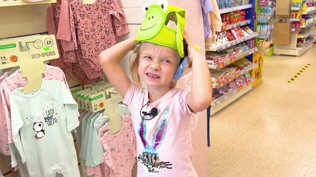 СОФУНЬЯ ШАЛУНЬЯ - СОФИЯ И ИГРЫ С МАЛЕНЬКОЙ НИКОЙ.