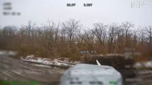 Отчаяние танкиста ВСУ, доживающего последние минуты, запечатлели операторы БпЛА 57 гвардейской…🔽