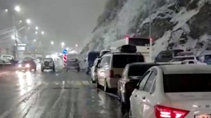 На границе России и Грузии закрыты пропускные пункты из-за угрозы схода лавины.