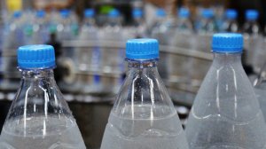 Не понравилось поражение: фанаты «Зенита» забросали футболистов «Спартака» бутылками