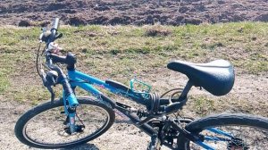 Горный велосипед, предназначенный для езды по пересеченной местности.