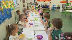 Красим яички к Светлому Святому Воскресению с детьми старшей группы Funny Ant Malahovka