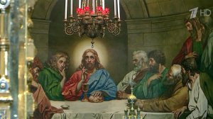 Православные верующие встречают Великий четверг.