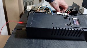 Блок питания и зарядное устройство в одном "флаконе".