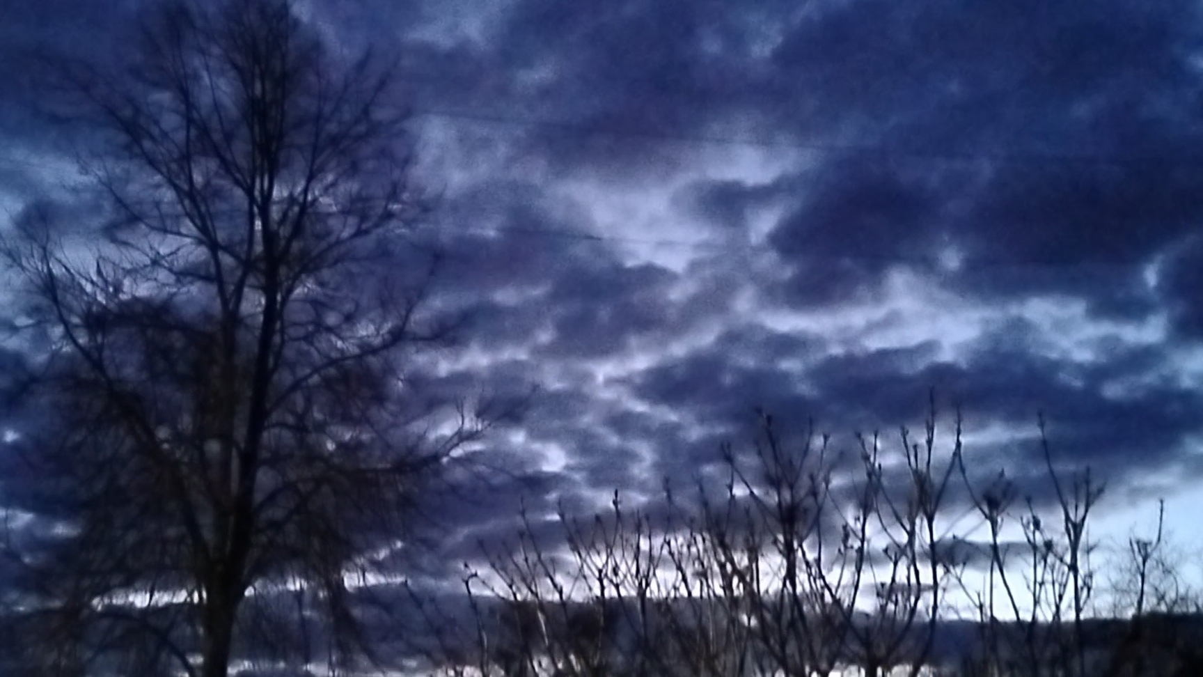 Работаю вместе с друзьями артистами в зазаборье.