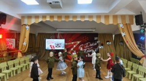 9 мая в старшей группе. Аист на крыше.