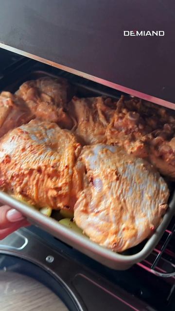 Идея легкого ужина/обеда с молодой картошечкой, в одной форме.