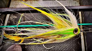 Поймал щуку, на приманку, сделанную своими руками