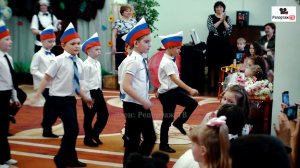 Патриотический танец защитника - мальчики красиво выступили на Выпускном утреннике