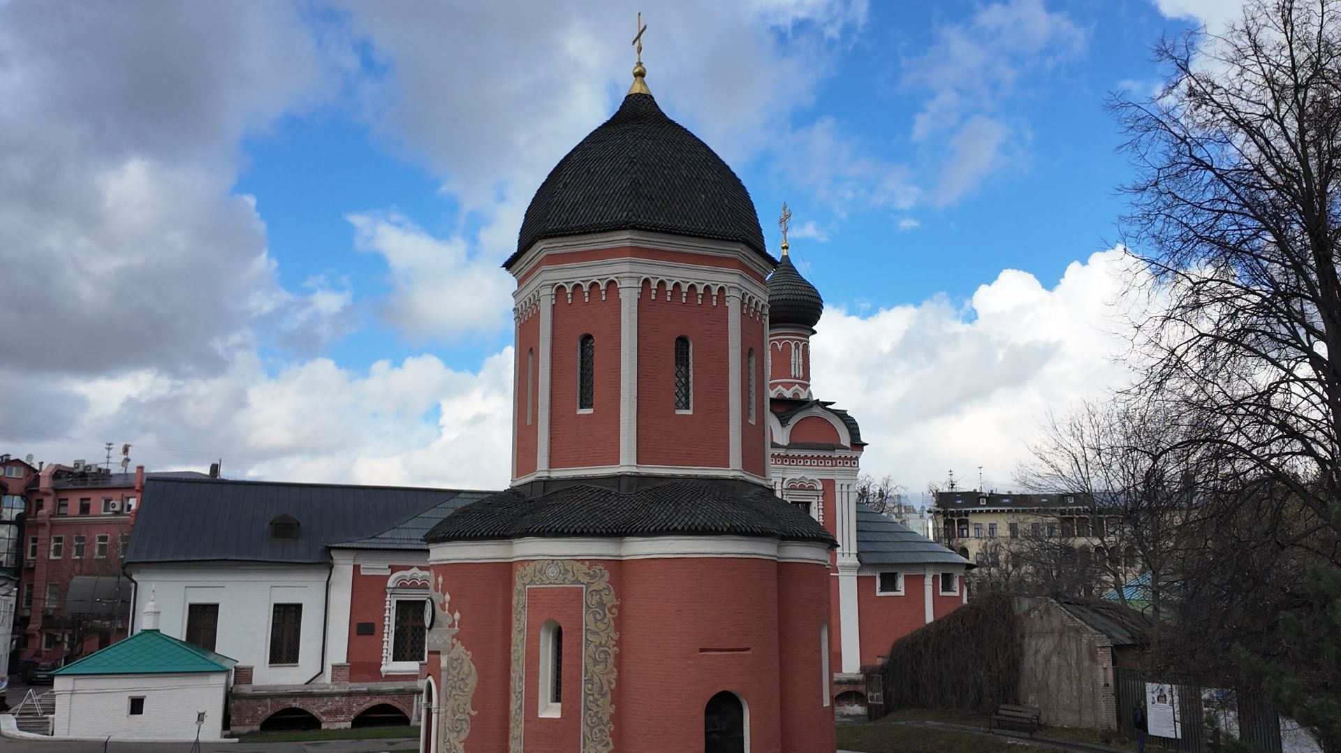 Собор Петра, митрополита Московского, в Высокопетровском монастыре