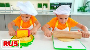 Влад и Никита готовят завтрак для мамы