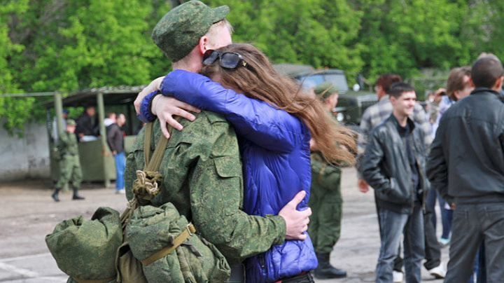 Стихотворение КОНСТАНТИНА СИМОНОВА  "Жди меня".  Читают жители посёлка Белоомут и Алексей Семёнов.