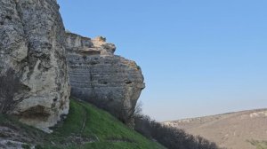 Скалы Сап-Сары-Кермен. Пещера "Змеиная" и около нее - 1