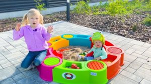 СОФУНЬЯ ШАЛУНЬЯ - СОФИЯ И НОВАЯ ПЕСОЧНИЦА .